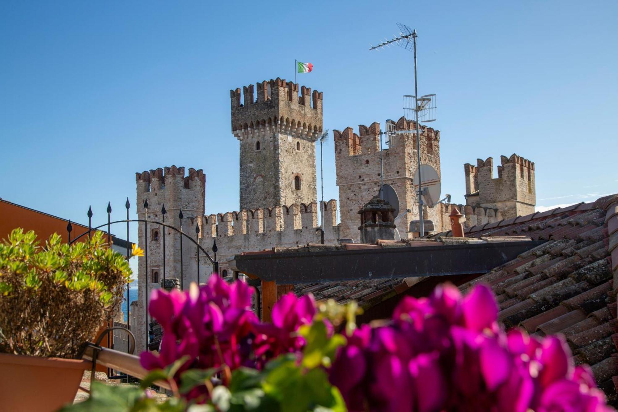 Sirmione4U - Domus By The Castleアパートメント エクステリア 写真