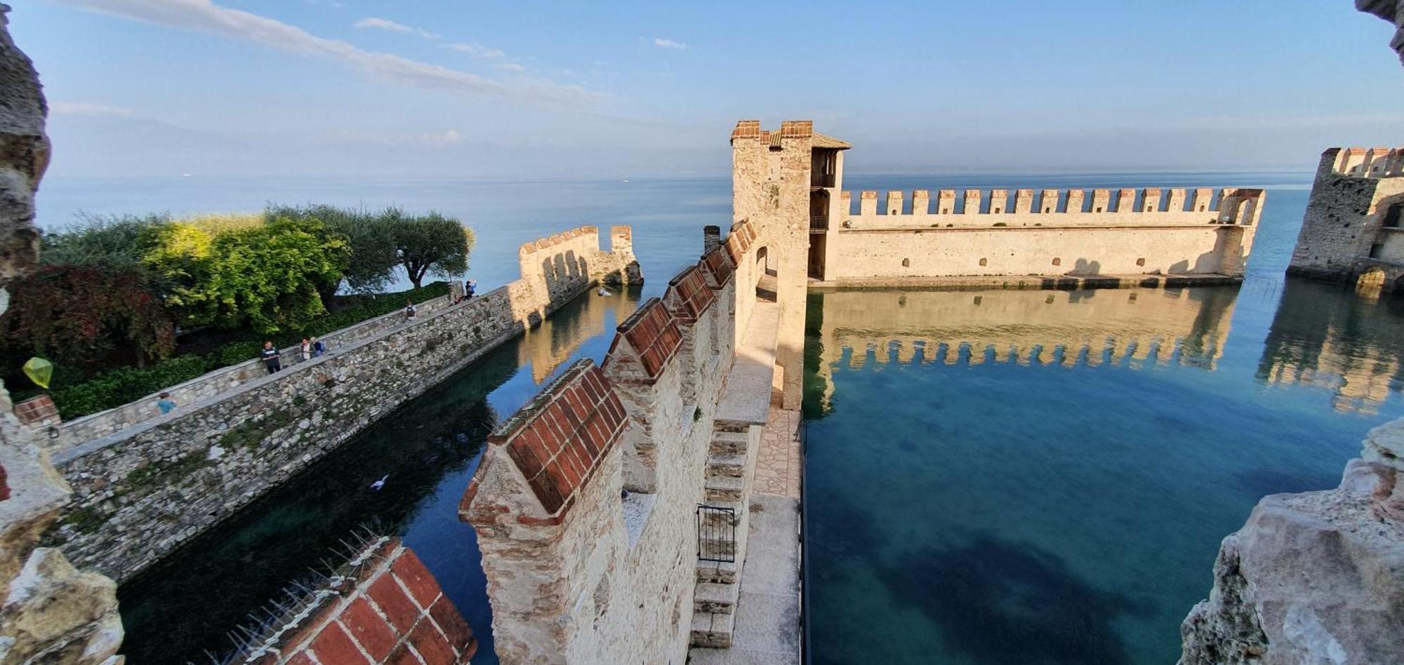 Sirmione4U - Domus By The Castleアパートメント エクステリア 写真